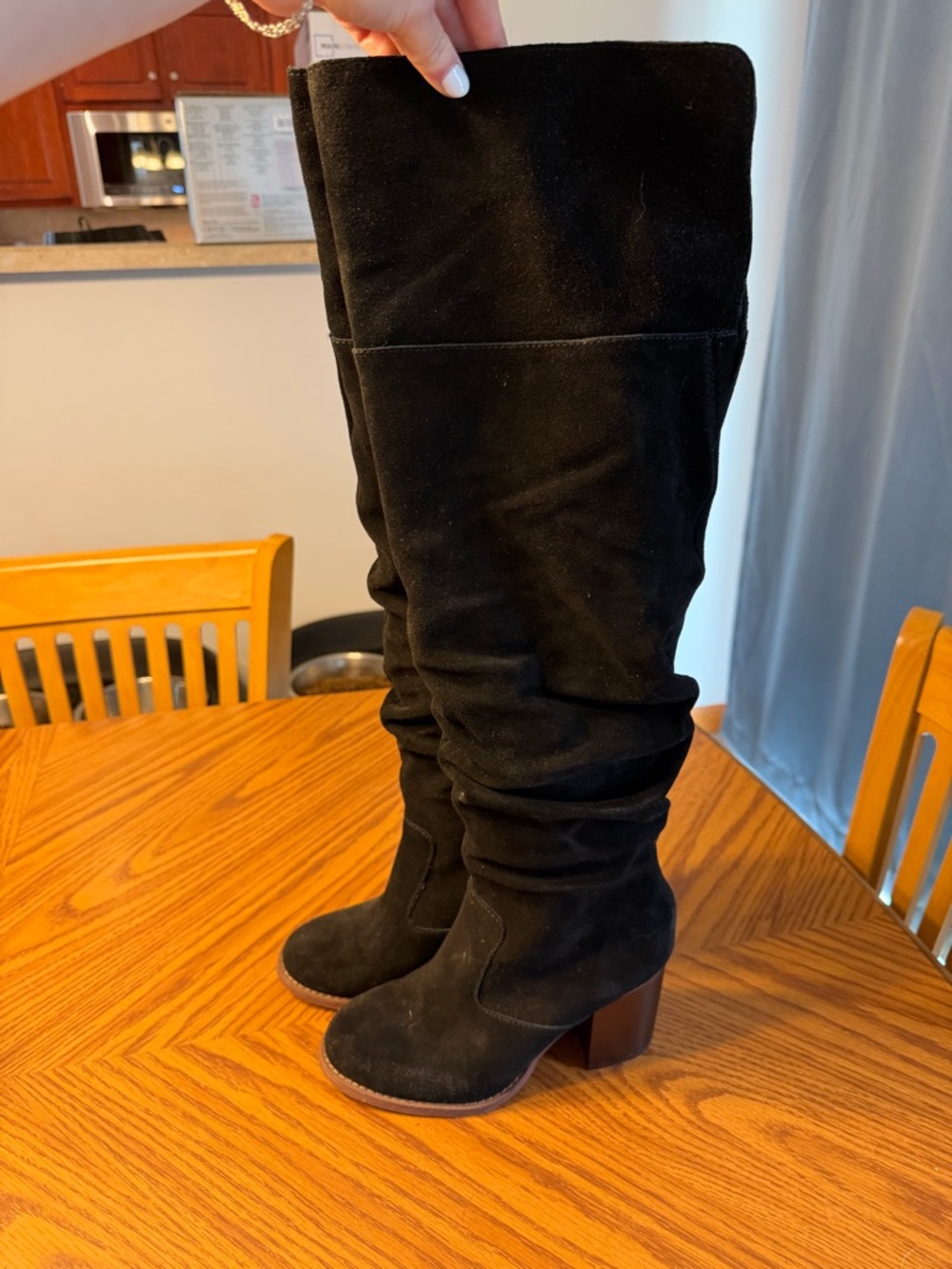 Women’s over the knee boot